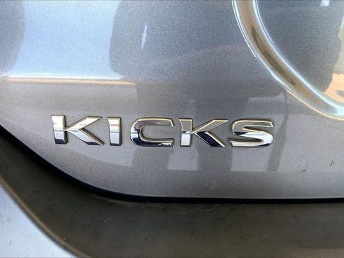 Used 2018 Nissan Kicks SV FWD image 9
