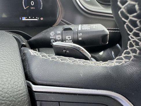 Used 2022 Jeep Grand Cherokee Laredo w/ Luxury Tech Group I image 15