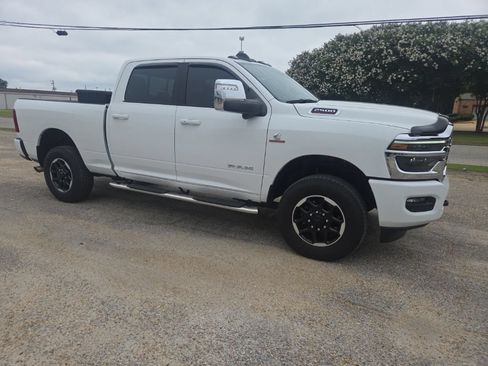 Used 2025 RAM 2500 Laramie AWD/4WD image 12
