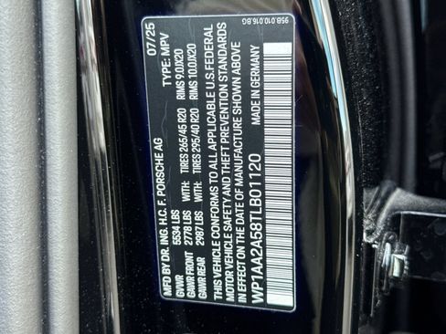 Certified 2026 Porsche Macan AWD/4WD image 34