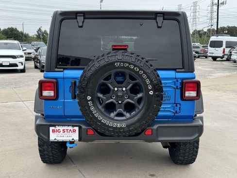 Used 2023 Jeep Wrangler Unlimited w/ Convenience Group AWD/4WD image 10