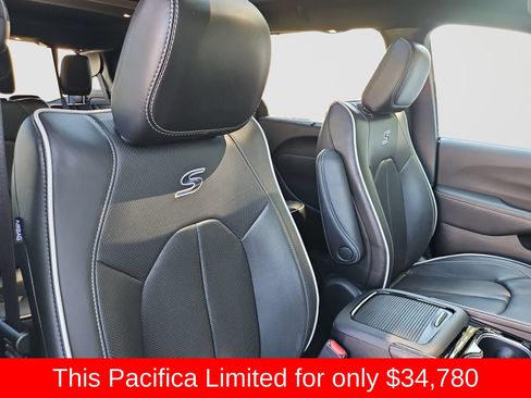 Used 2025 Chrysler Pacifica Limited FWD image 18