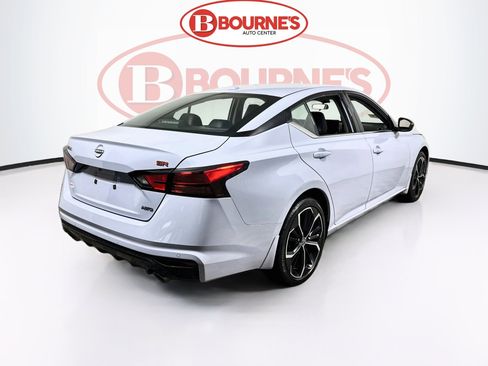 Used 2024 Nissan Altima 2.5 SR w/ SR Premium Package AWD/4WD image 11