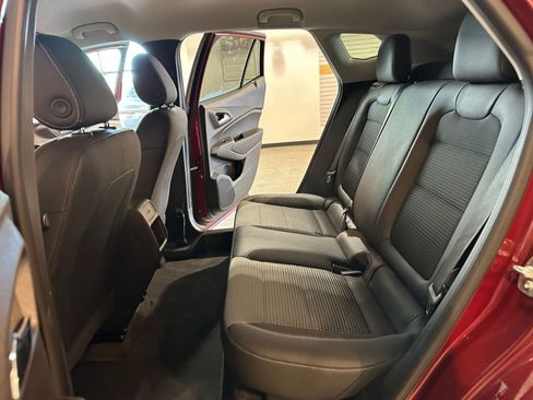 Used 2025 Chevrolet Trax LT image 24