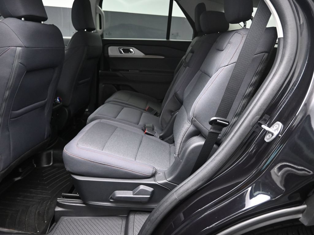 Used 2025 Ford Explorer Active RWD image 19