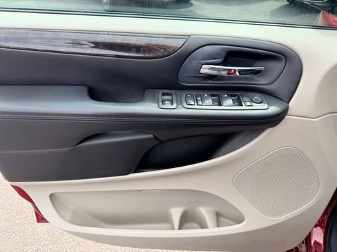 Used 2014 Dodge Grand Caravan SXT image 15