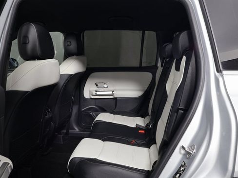 Used 2021 Mercedes-Benz GLB 250 w/ AMG Line image 11