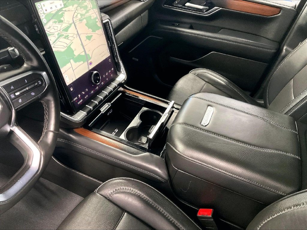 Used 2025 GMC Yukon Denali AWD/4WD image 21