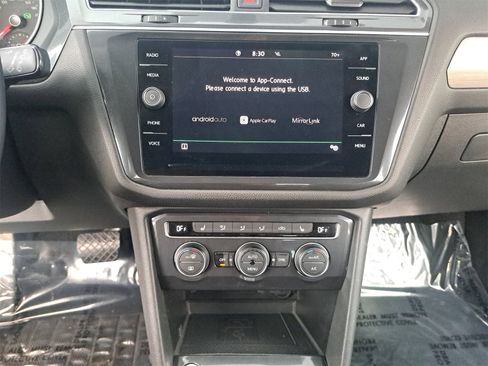 Used 2020 Volkswagen Tiguan SE image 22