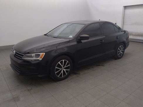Used 2016 Volkswagen Jetta SE FWD image 2