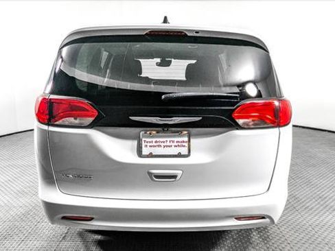 Used 2023 Chrysler Voyager LX FWD image 7