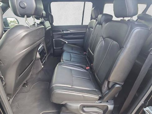 Used 2023 Jeep Wagoneer L Series II AWD/4WD image 19