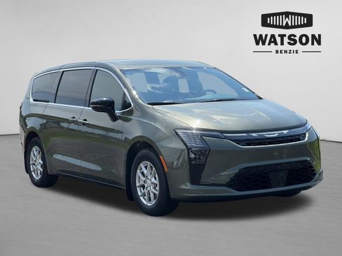 New 2027 Chrysler Pacifica Select FWD image 1