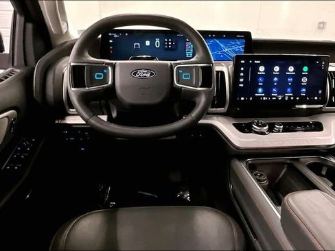 Used 2025 Ford Expedition Max Active AWD/4WD image 6