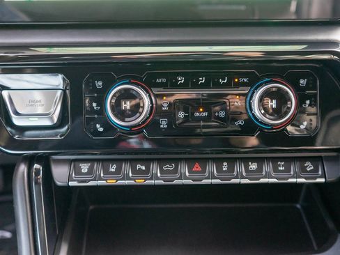 Used 2025 GMC Sierra 2500 AT4X image 28