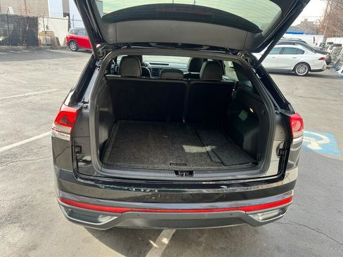 Used 2021 Volkswagen Atlas Cross Sport SE w/ Panoramic Sunroof Package image 26