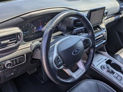 Used 2023 Ford Explorer Limited image 17