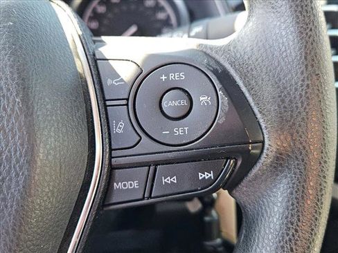 Used 2020 Toyota Camry LE image 9