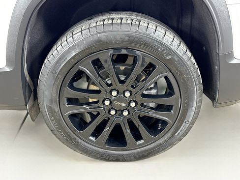 Used 2023 GMC Acadia SLE w/ Driver Convenience Package FWD image 32