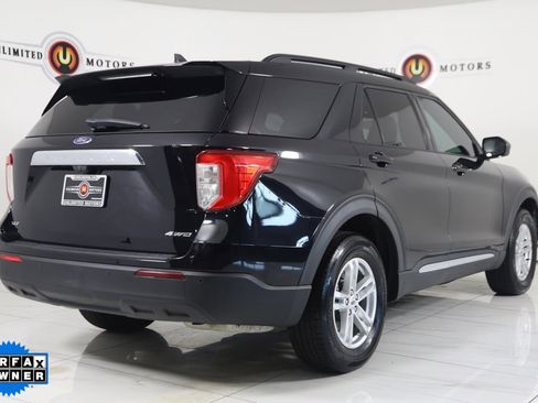 Used 2022 Ford Explorer XLT image 3