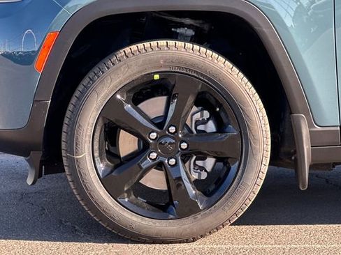 New 2026 Jeep Grand Cherokee L Limited w/ Limited Altitude Package AWD/4WD image 25