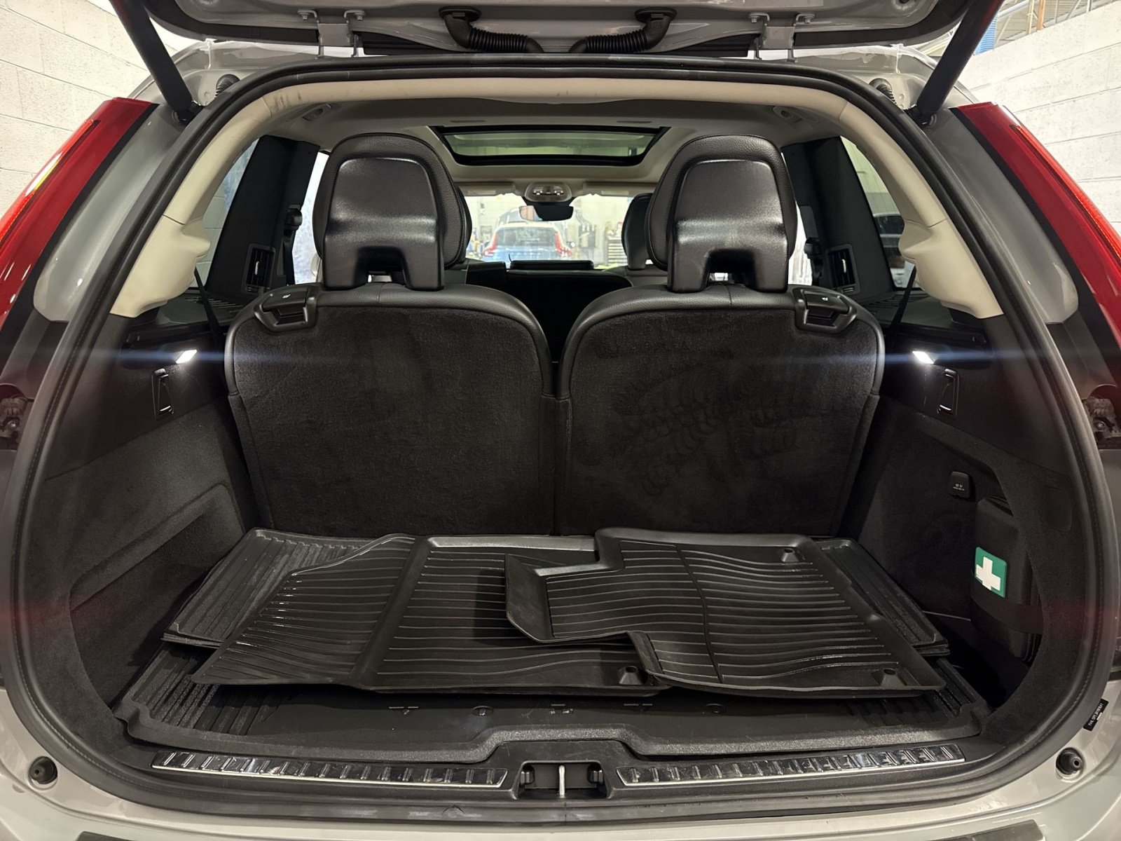 Used 2024 Volvo XC90 B5 Plus w/ Protection Package Premier AWD/4WD image 27