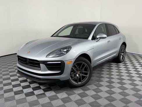 Certified 2025 Porsche Macan AWD/4WD image 1