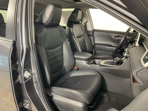 Used 2020 Toyota RAV4 Limited image 37