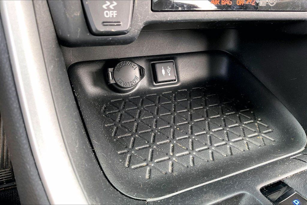 Used 2019 Toyota RAV4 XLE FWD image 15