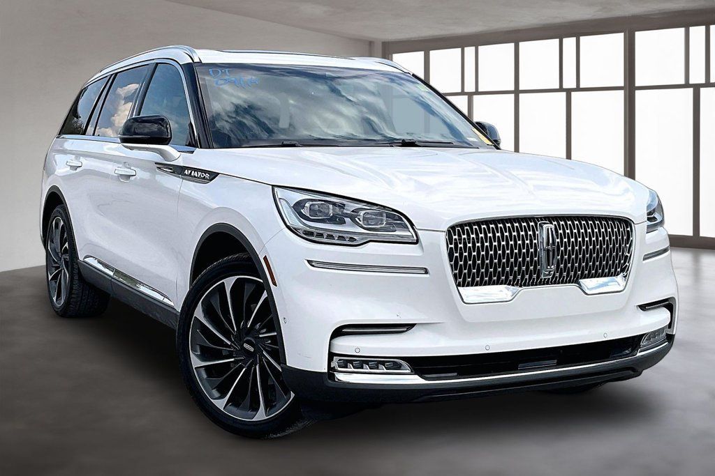 Used 2023 Lincoln Aviator Reserve w/ Equipment Group 201A AWD/4WD image 3