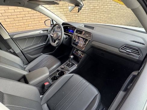 Used 2022 Volkswagen Tiguan SE AWD/4WD image 11