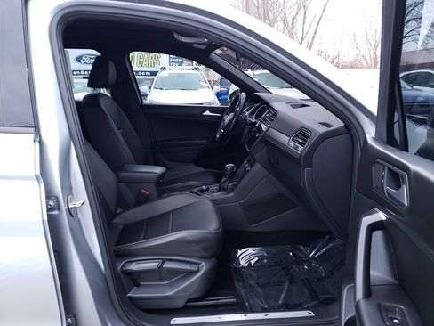 Used 2021 Volkswagen Tiguan SE R-Line image 19