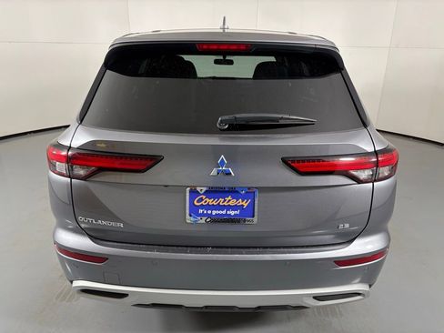 Used 2024 Mitsubishi Outlander SE image 7