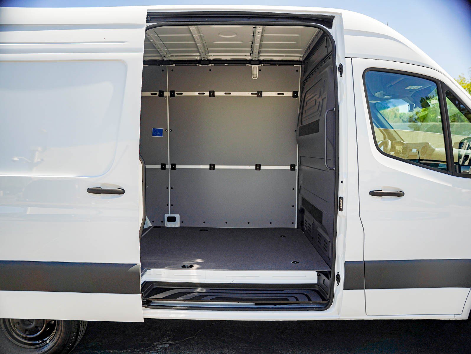 Used 2025 Mercedes-Benz Sprinter 2500 image 9
