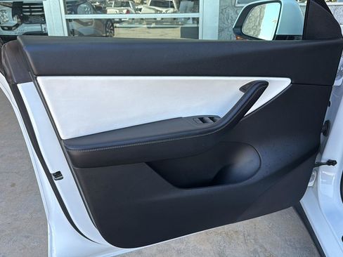 Used 2022 Tesla Model Y Performance AWD/4WD image 26