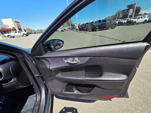 Used 2022 Kia Forte LXS FWD image 23