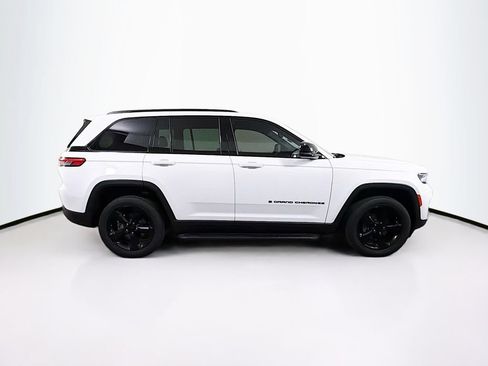 Used 2023 Jeep Grand Cherokee Altitude AWD/4WD image 8