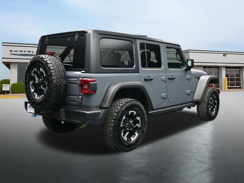 Used 2025 Jeep Wrangler Unlimited Rubicon 4xe w/ Convenience Group AWD/4WD image 5