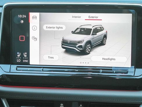 Used 2025 Volkswagen Atlas Peak Edition SE image 14