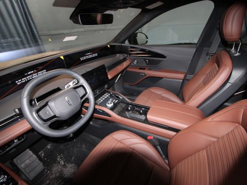 New 2026 Lincoln Nautilus Reserve image 2