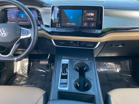 Used 2024 Volkswagen Atlas Cross Sport SE image 11