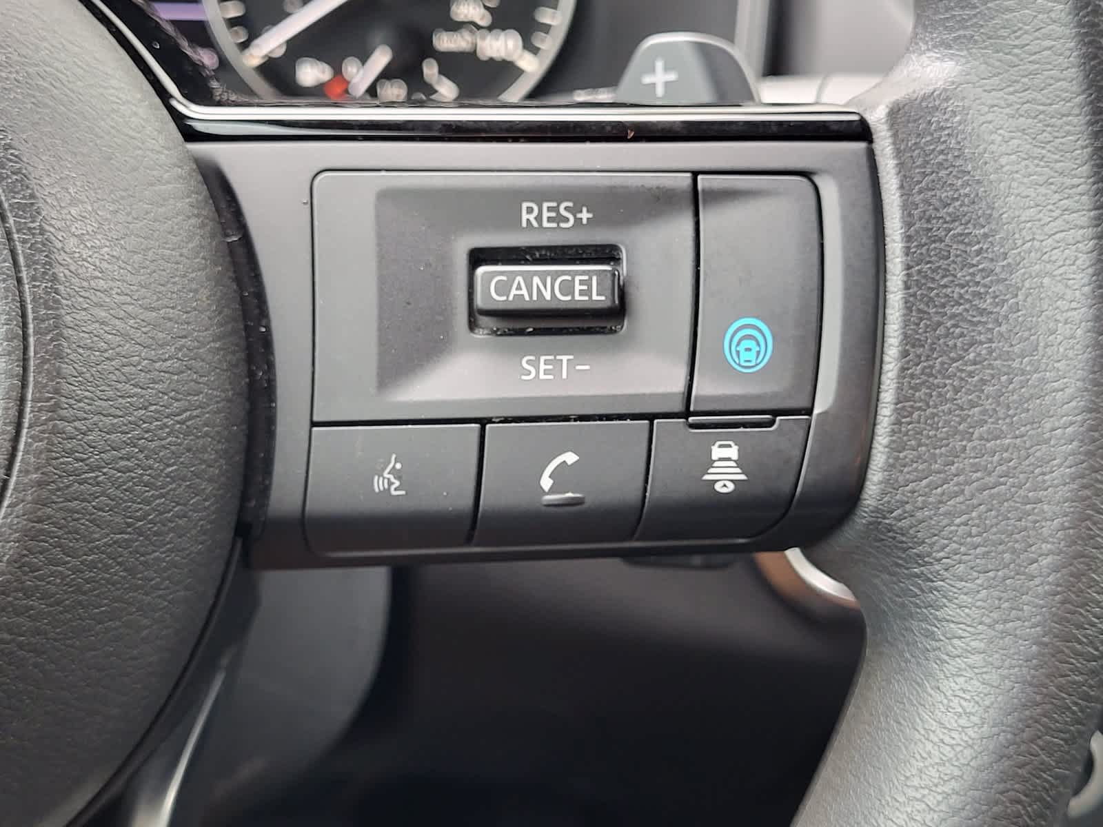Used 2023 Nissan Rogue SV AWD/4WD image 17