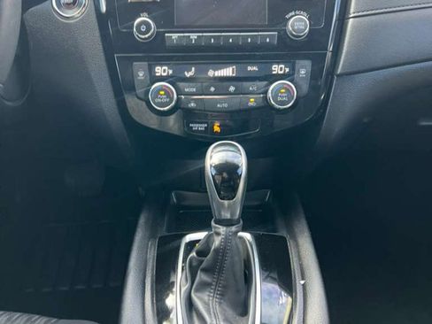 Used 2017 Nissan Rogue SV image 27