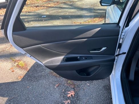 Used 2023 Hyundai Elantra SEL image 23