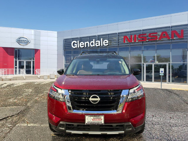 Used 2023 Nissan Pathfinder Platinum AWD/4WD image 2