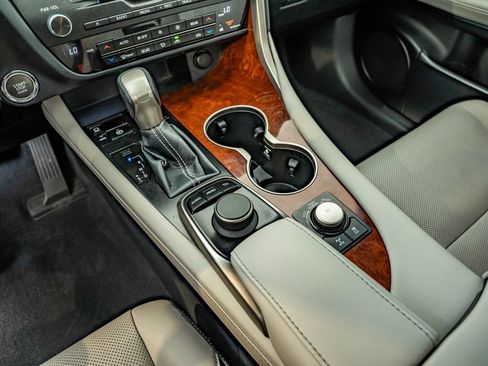 Used 2018 Lexus RX 350L AWD w/ Premium Package image 28
