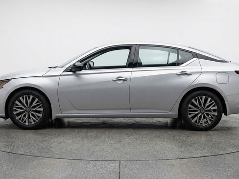 Used 2025 Nissan Altima 2.5 SV image 5