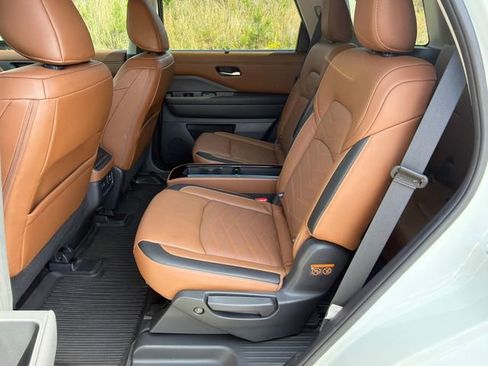 Used 2023 Nissan Pathfinder Platinum image 22