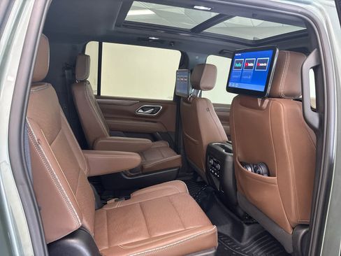 Used 2024 Chevrolet Suburban High Country AWD/4WD image 21