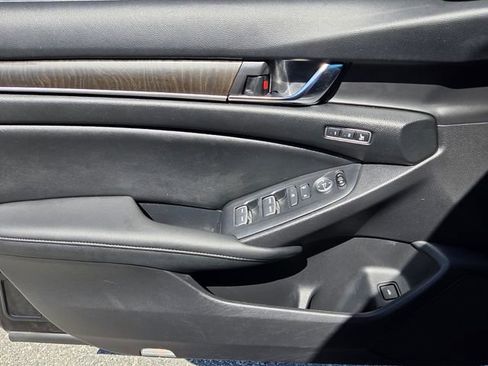 Used 2021 Honda Accord Touring image 30
